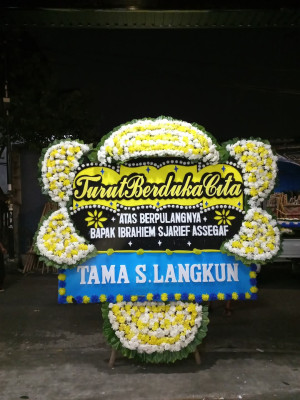 Papan Bunga Duka di Dlimoyo